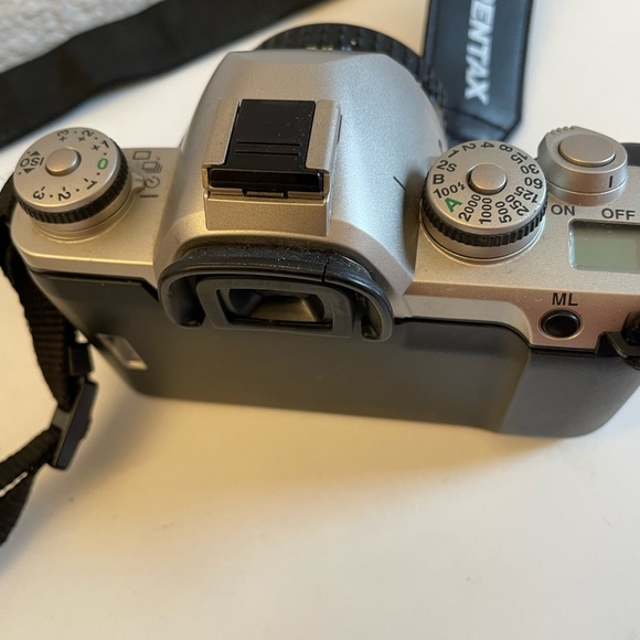 Pentax ZX-M film camera - Picture 3 of 4